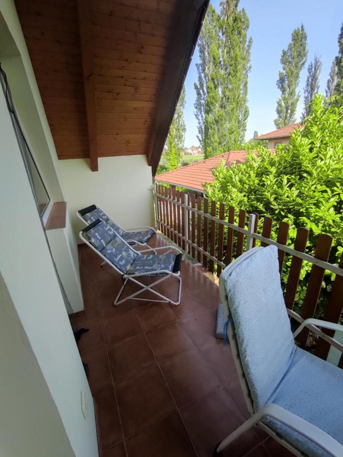 케츨리 Benaja Swiss Nyaralohaz 빌라 외부 사진