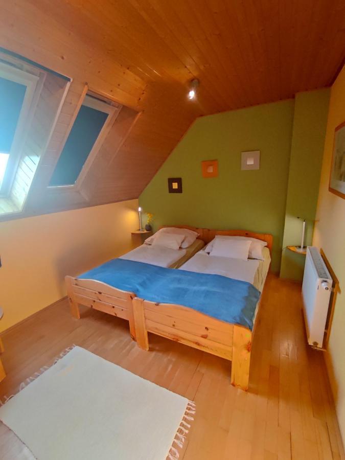 케츨리 Benaja Swiss Nyaralohaz 빌라 외부 사진