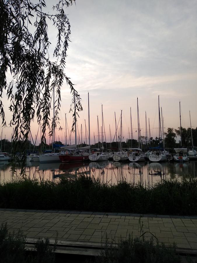 케츨리 Benaja Swiss Nyaralohaz 빌라 외부 사진